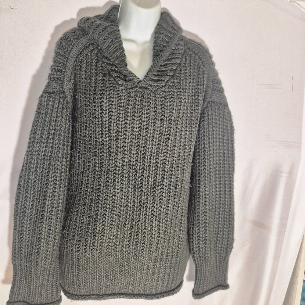 POL knit sweater, hooded. Green in size Large